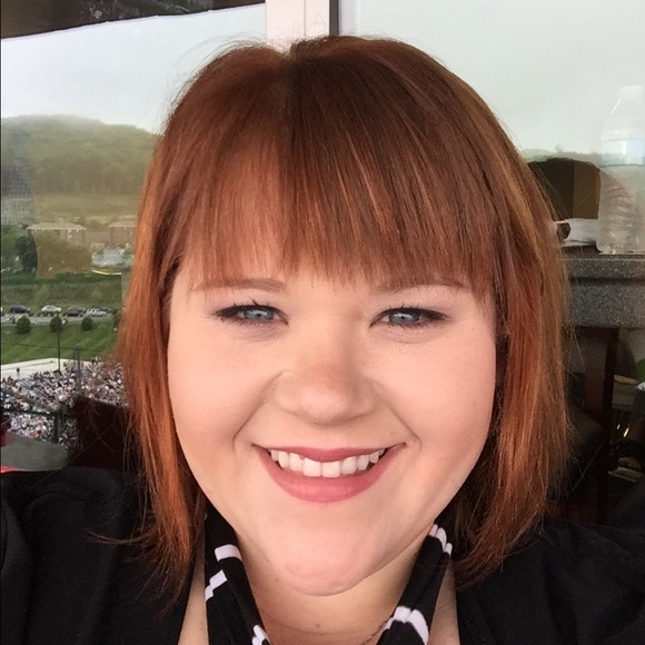 Meet your Posher, Laura - Picture 1 of 1