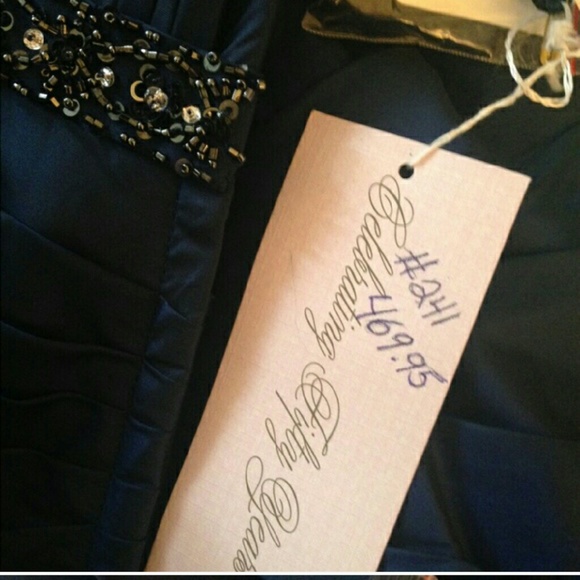 PROM DRESS!! - Picture 4 of 4