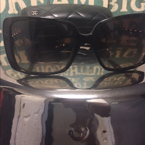 SOLD Chanel Shades - Picture 2 of 4