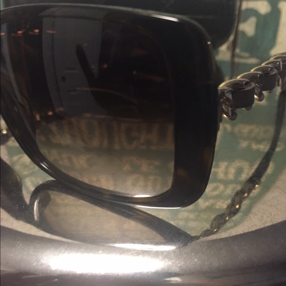 SOLD Chanel Shades - Picture 4 of 4