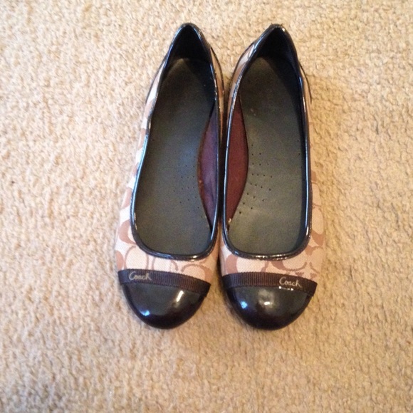 Coach flats maybe worn once but was to small