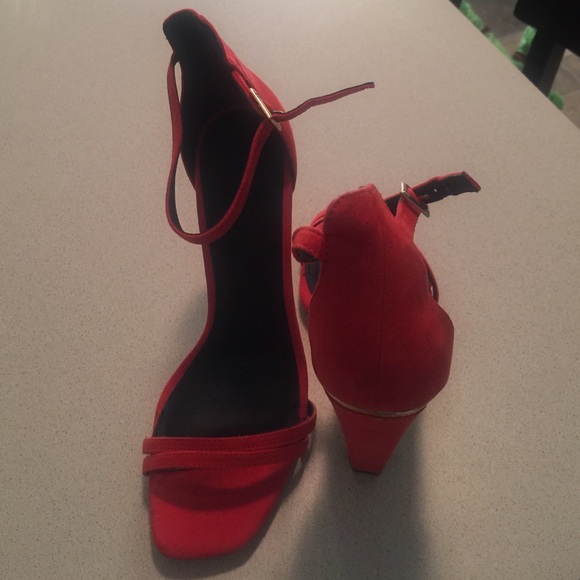 Red sandals - Picture 2 of 3