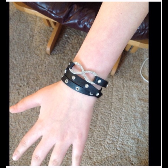 Infinity Wrap Bracelet 🎀 - Picture 2 of 3