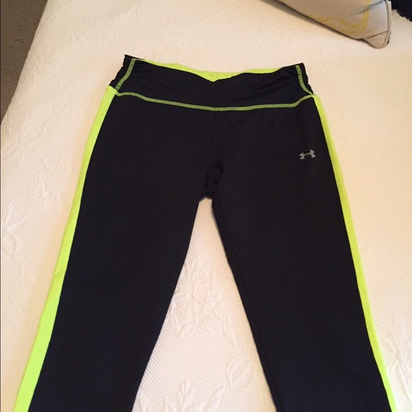 Underarmor cropped running tights size 4