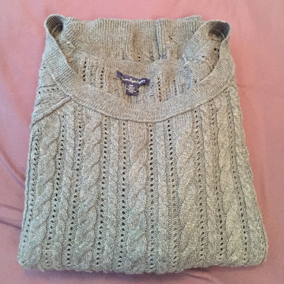 American Eagle sweater