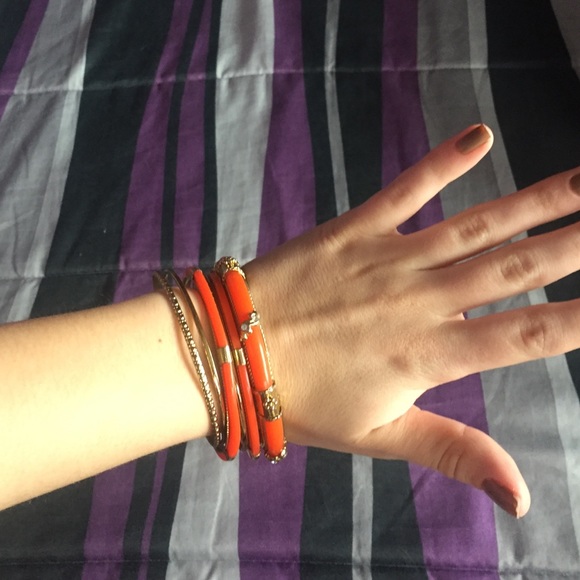 Plastic orange bangle set