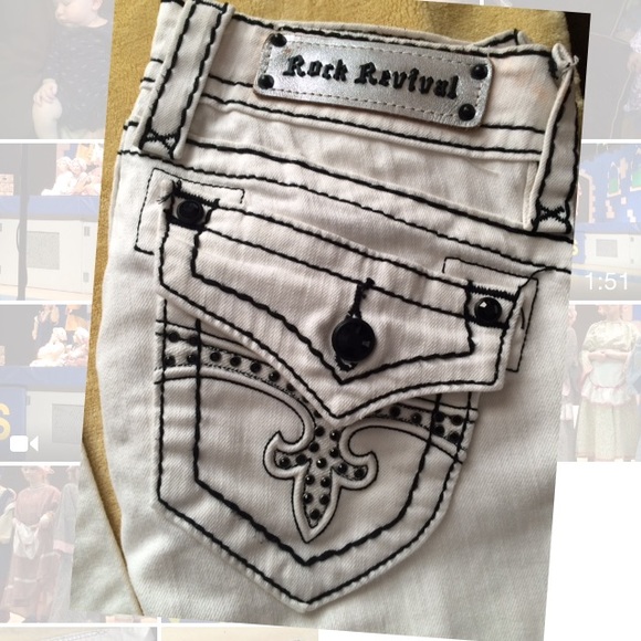 SOLD !!!!Rock revival Jen straight fit