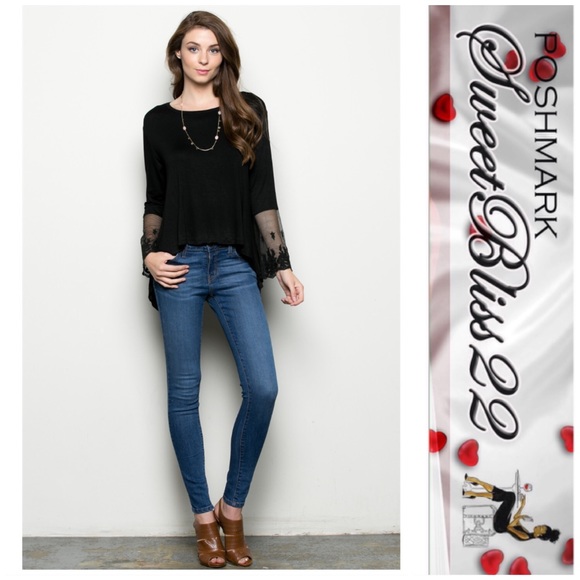 🌟Black Lace Sleeve Top🌟 - Picture 2 of 3