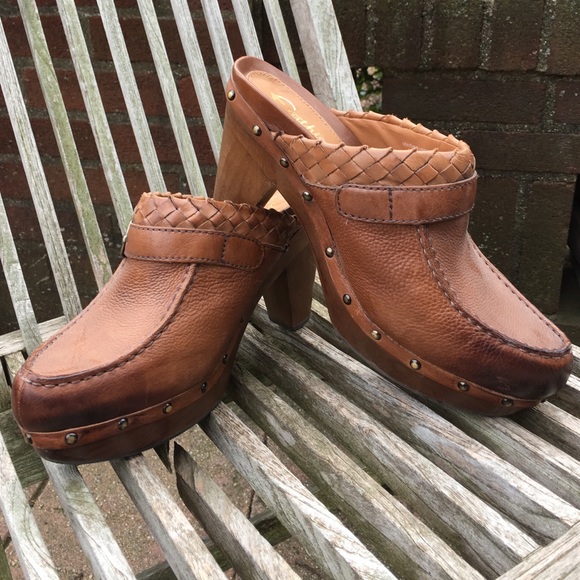 Earthies cognac leather platforms