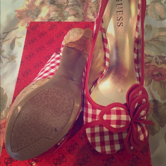 Rockabilly Picnic - Platform with Flower - Picture 1 of 4