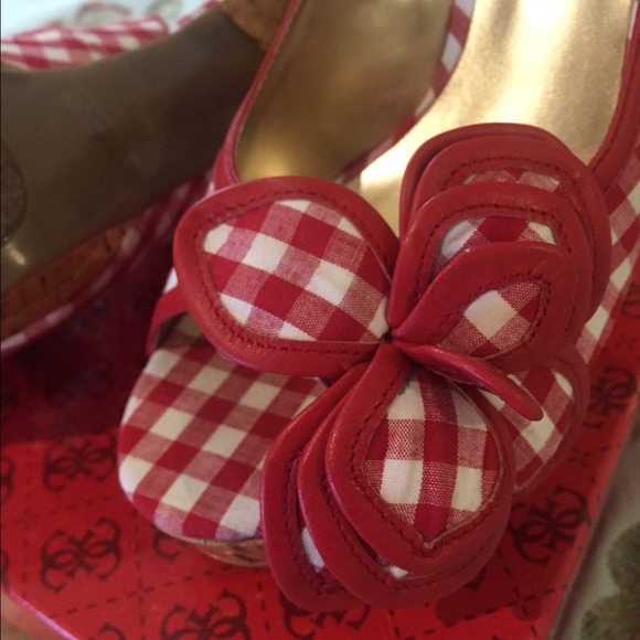 Rockabilly Picnic - Platform with Flower - Picture 2 of 4