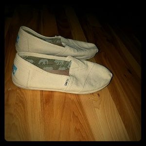 Tom's in Natural Canvas