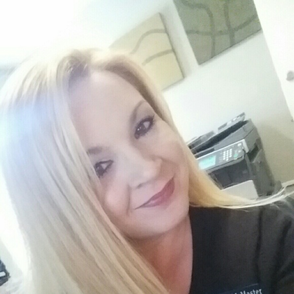 Meet your Posher, Mellonie - Picture 1 of 1