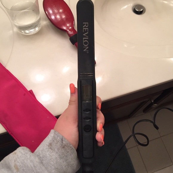 Revolt Flat Iron