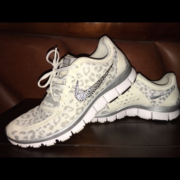 le scarpe nike 50 v bianchi cristalli swarovski poshmark leopardo w le scarpe nike 50 v bianchi cristalli swarovski poshmark leopardo w
