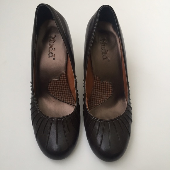 Brown Heels - Picture 2 of 3