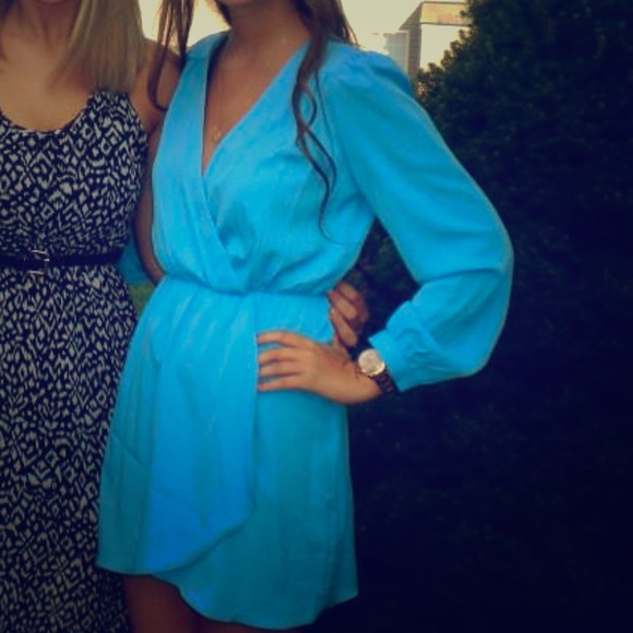 Lulus Dresses & Skirts - ⚡️flash sale ⚡️Blue long sleeve dress