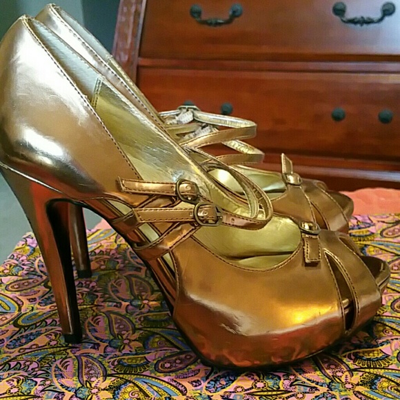 Hold Shoes - Picture 3 of 4