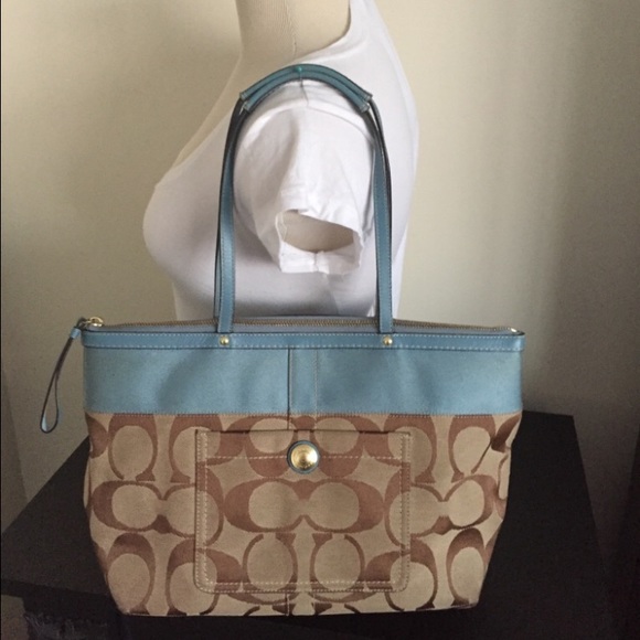 Coach tote purse.