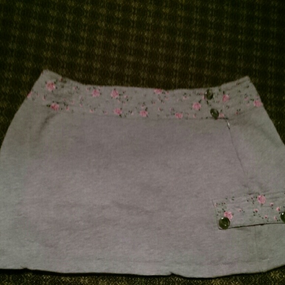 Gray miniskirt with pink flowers - Picture 1 of 4