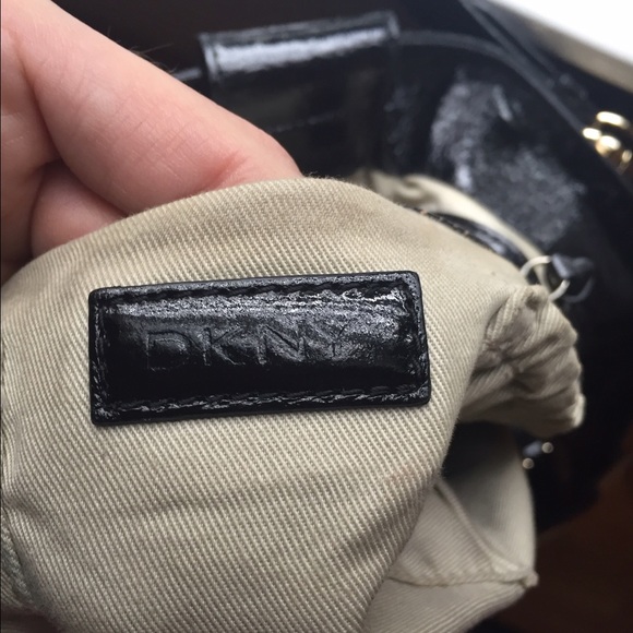 Black patent leather DKNY handbag. - Picture 3 of 4