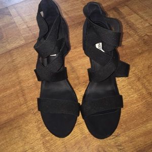 Steven Madden Black Wedges