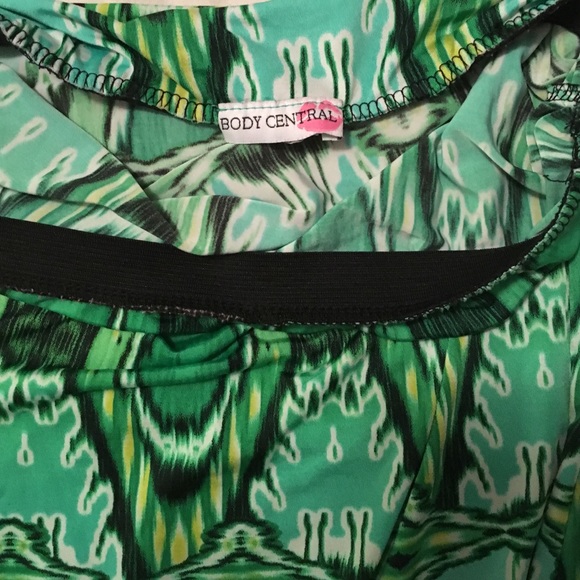 Trippy design tube top (green & black) - Picture 2 of 4