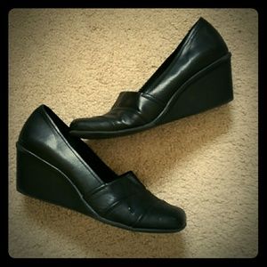 Mootsie Tootsie Black Wedge Shoes size8