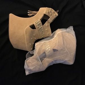 Mona Mia sz. 8 'Futuristic' gravity wedges