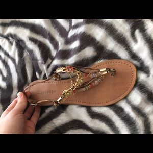 Zigi soho charm flip flops