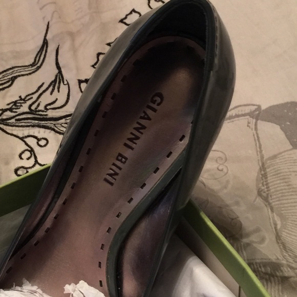 Falcon grey patent pump