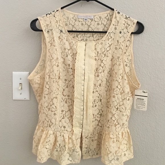 Cream Lace Vest Top Pretty! - Picture 2 of 7