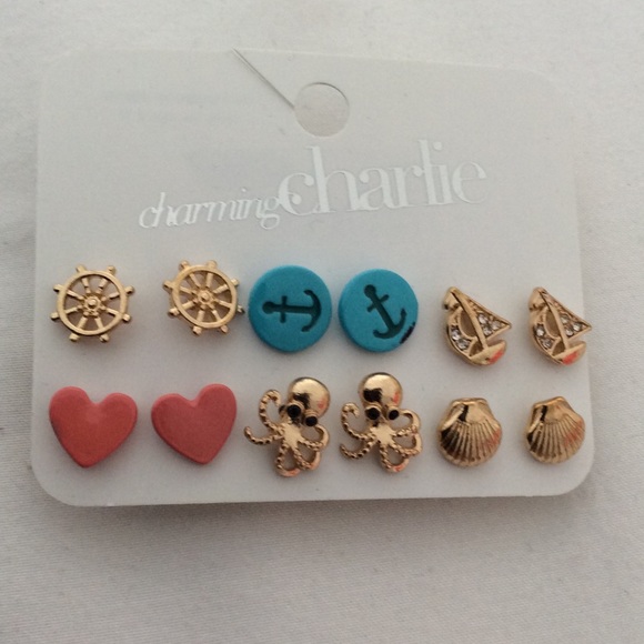 Charming Charlie's Earring Set. (NEW)