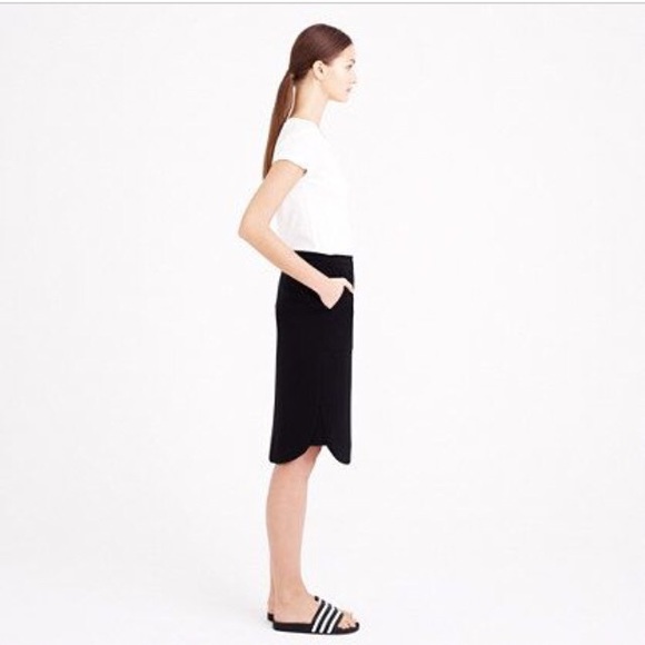 Black crepe shirt tail skirt NWOT