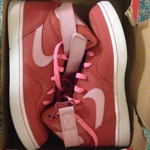 Wmns Nike court tranxition