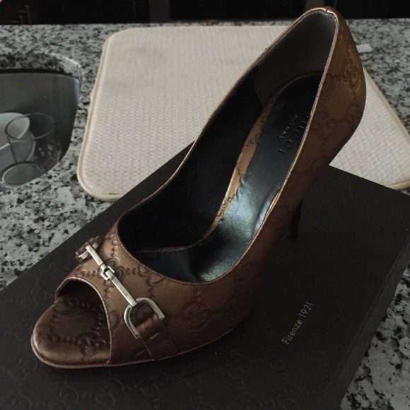 Beautiful metallic bronze Gucci pumps .