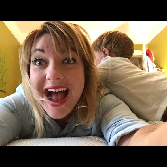 Meet your Posher, Lindsey - Picture 2 of 3