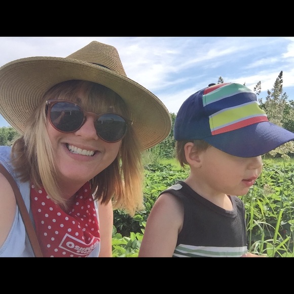 Meet your Posher, Lindsey - Picture 3 of 3