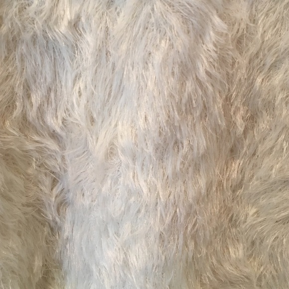 Furry White Sweater Crop - Picture 6 of 7