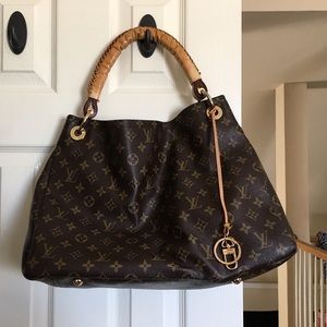 Louis Vuitton Mm Artsy style bag