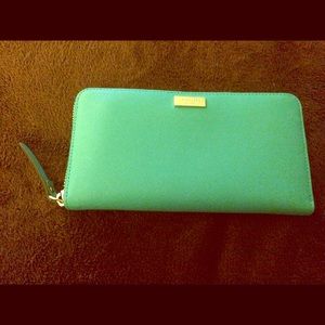❗️SALE ❗️Kate spade emerald wallet