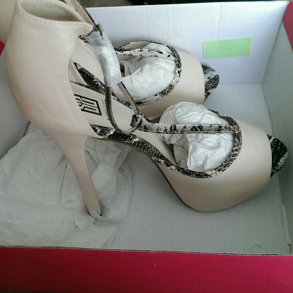 Shoes - Picture 2 of 4