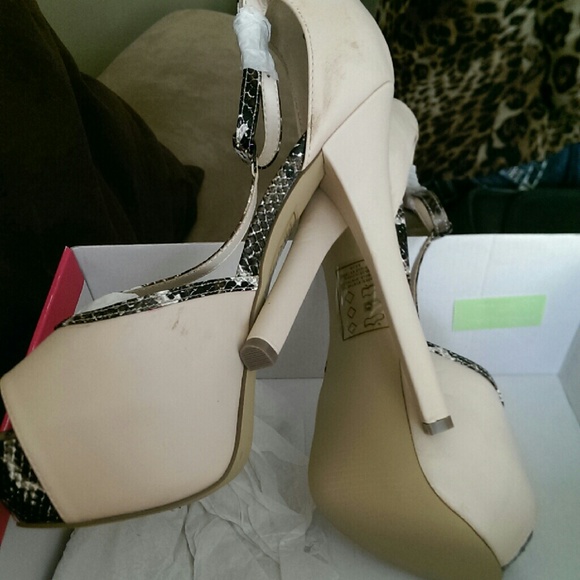 Shoes - Picture 3 of 4