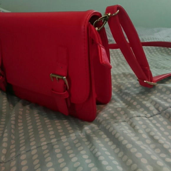 Red purse - Picture 2 of 2