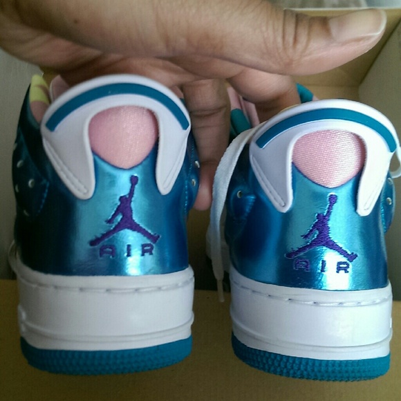 Shoes - Picture 3 of 4