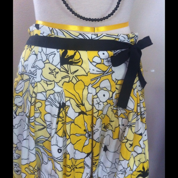 🌻Graphic Floral Stretch Cotton Pleated Skirt🌼 - Picture 3 of 4