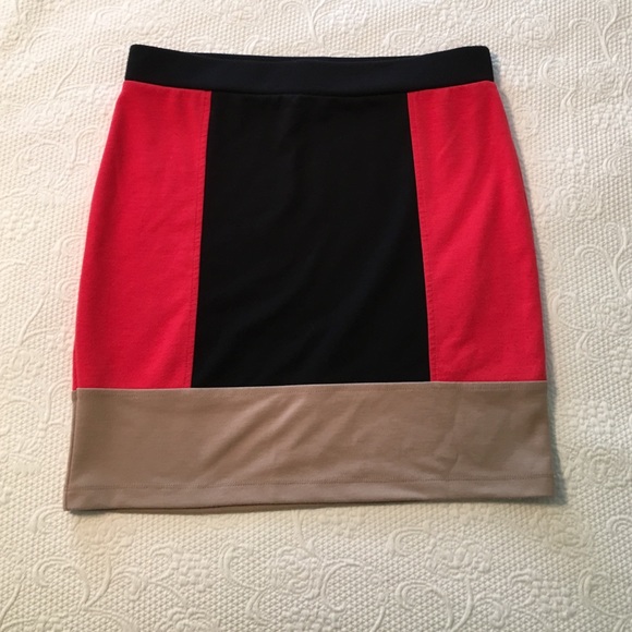 3/$15💥 Forever 21: tight color block skirt
