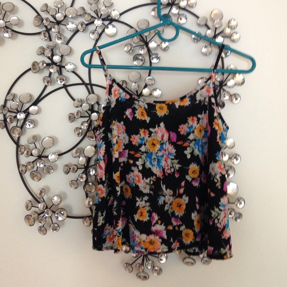 Super cute crop top!