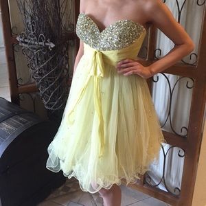 Sherri Hill Short Style: 2548