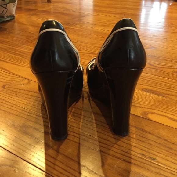 White House Black Market Wedges - Picture 2 of 3